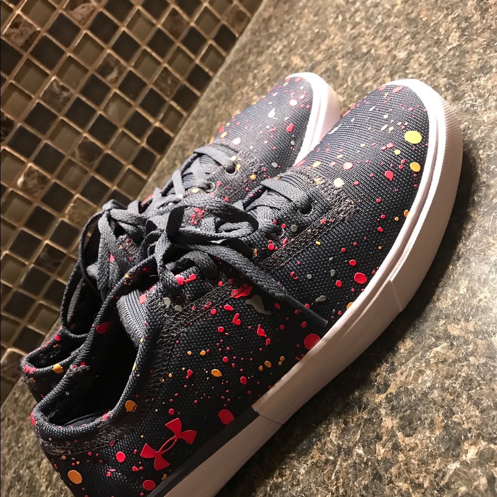 Under Armour tennis shoe sneaker kids 6.5